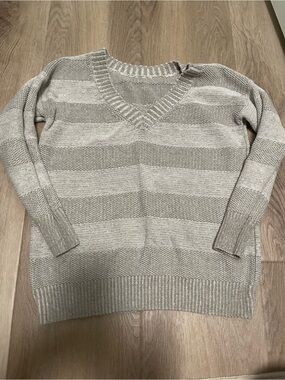 Classic V-Neck Striped Women's Sweater - Light cream Gray